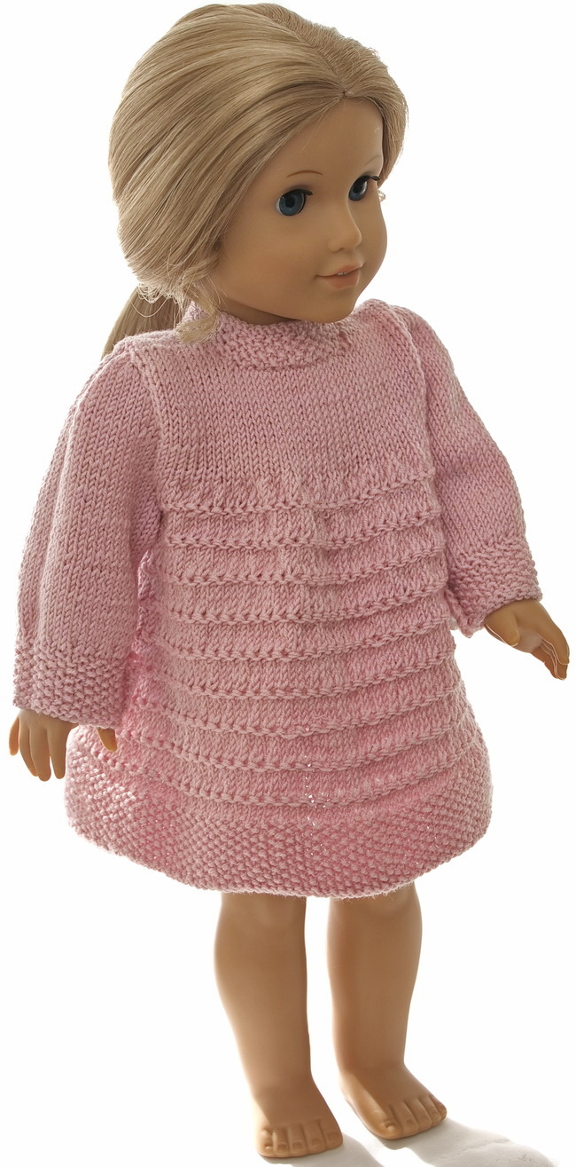 Florence wears a pink dress in a pretty pattern stitch for beautiful spring days. It is knitted in the round or on two needles.