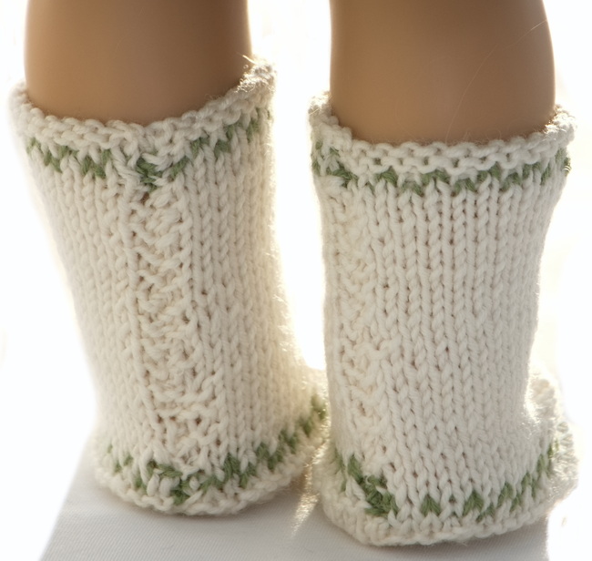 Complete your American Girl doll's outfit with these chic white knee socks. The green accents and neat stitching ensure she stays stylish and comfortable.