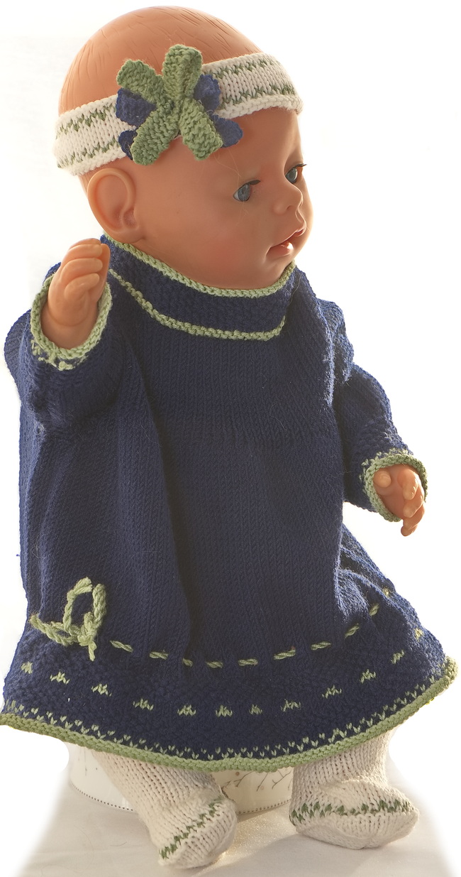 The complete Joanna set makes your Baby Born doll look adorable and ready for the holidays. Featuring a vibrant dress, cozy pants, cute knee socks, and a playful hairband, this outfit ensures your doll is both stylish and comfortable. A perfect look for endless playtime and festive celebrations.