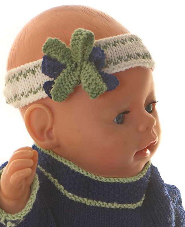 This delightful hairband in white and green adds the perfect finishing touch to your Baby Born doll’s festive look.